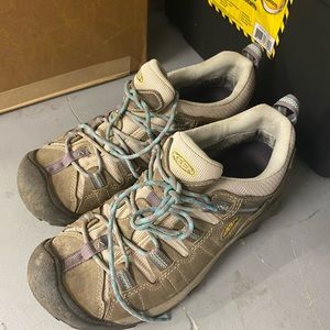 Women’s Keen Hiking shoes